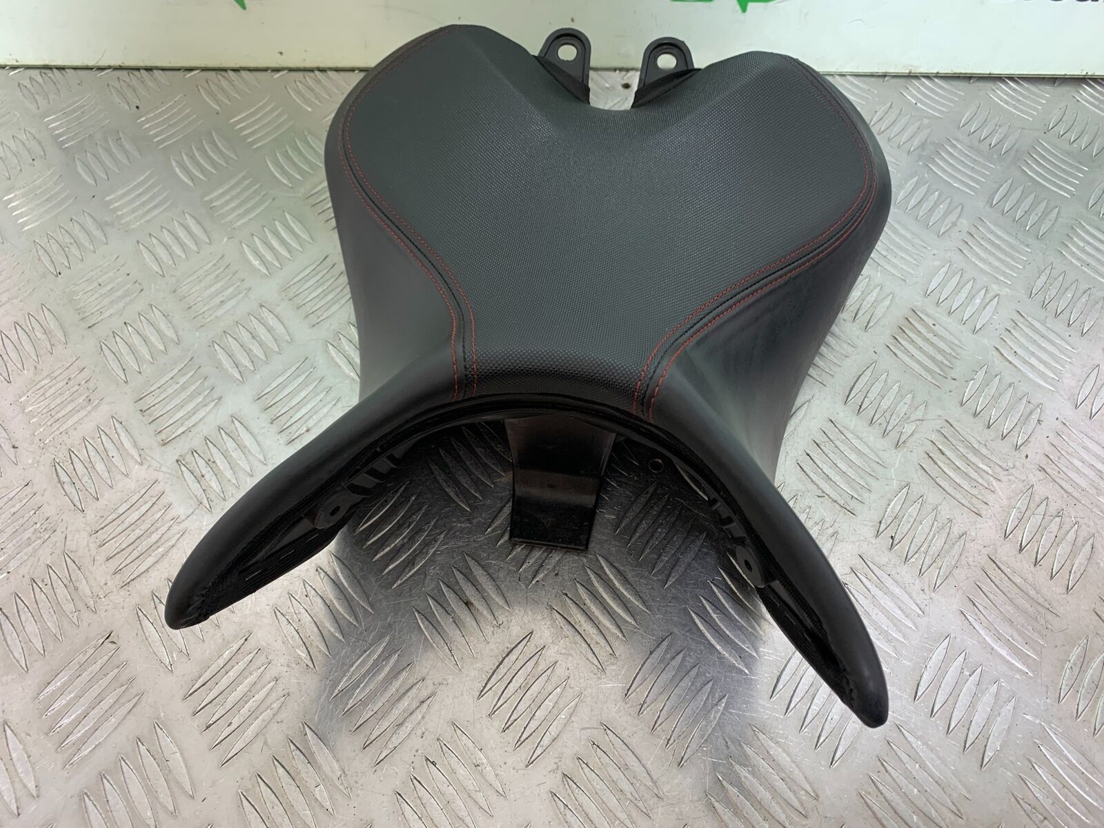 TRIUMPH 1050 SPEED TRIPLE RS FRONT SEAT  YEAR 2018-2020 (CMB1029)