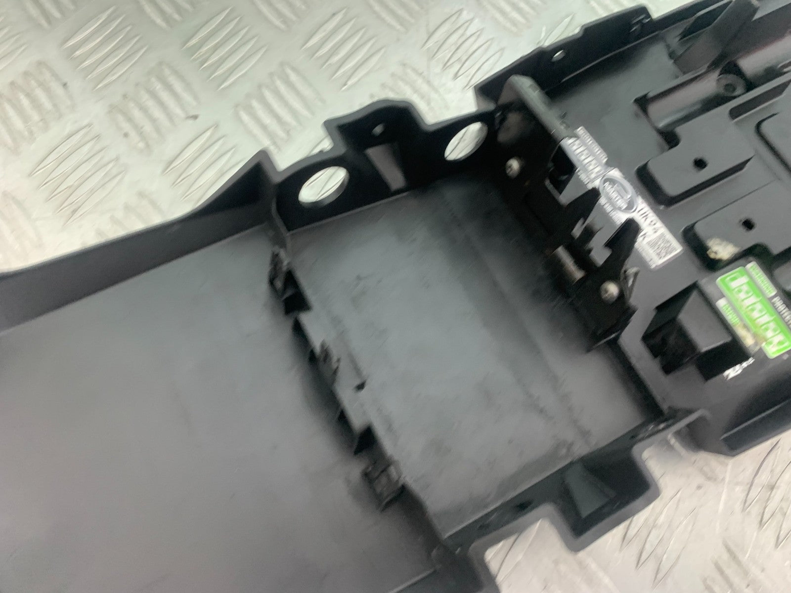 TRIUMPH 675 STREET TRIPLE RX UNDERTRAY    2015- 2017 (CMB1299)