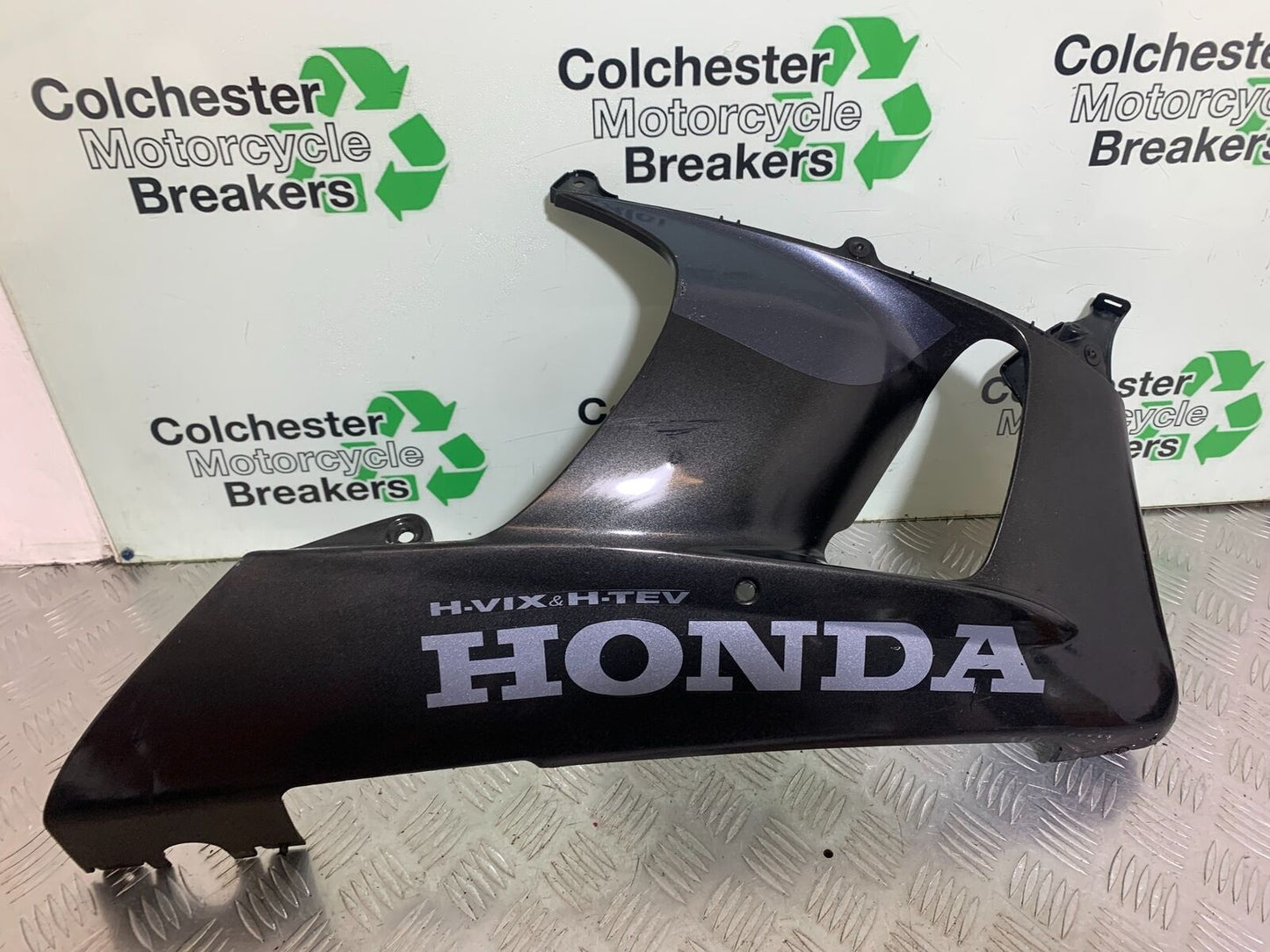 HONDA CBR 929 RRY FIREBLADE RIGHT LOWER FAIRING PANEL YEAR 2000-01 (CMB1094)