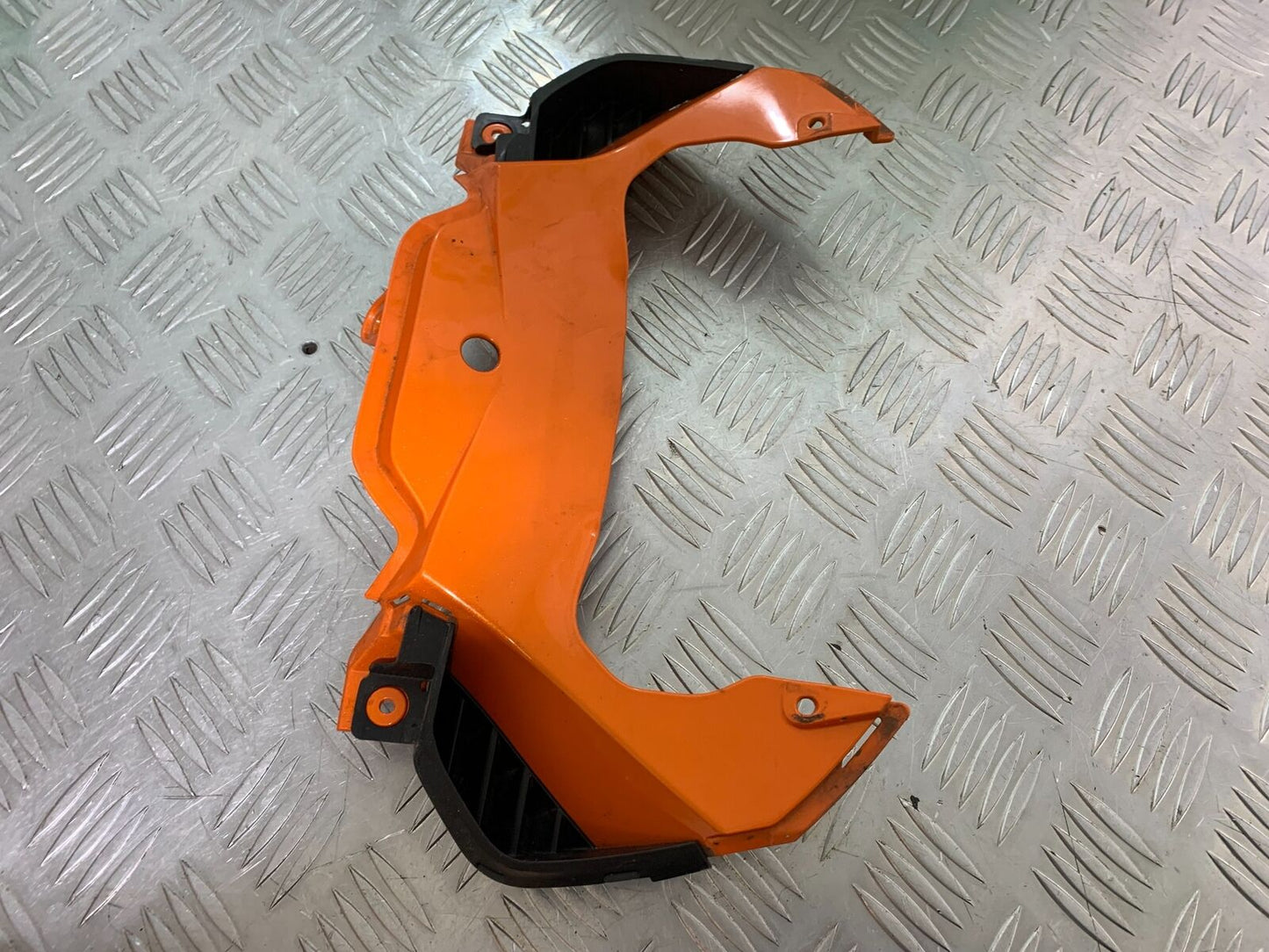 HONDA CBR500R CBR 500 R RIGHT SEAT PANEL JOINER  YEAR 2016 (CMB1066)