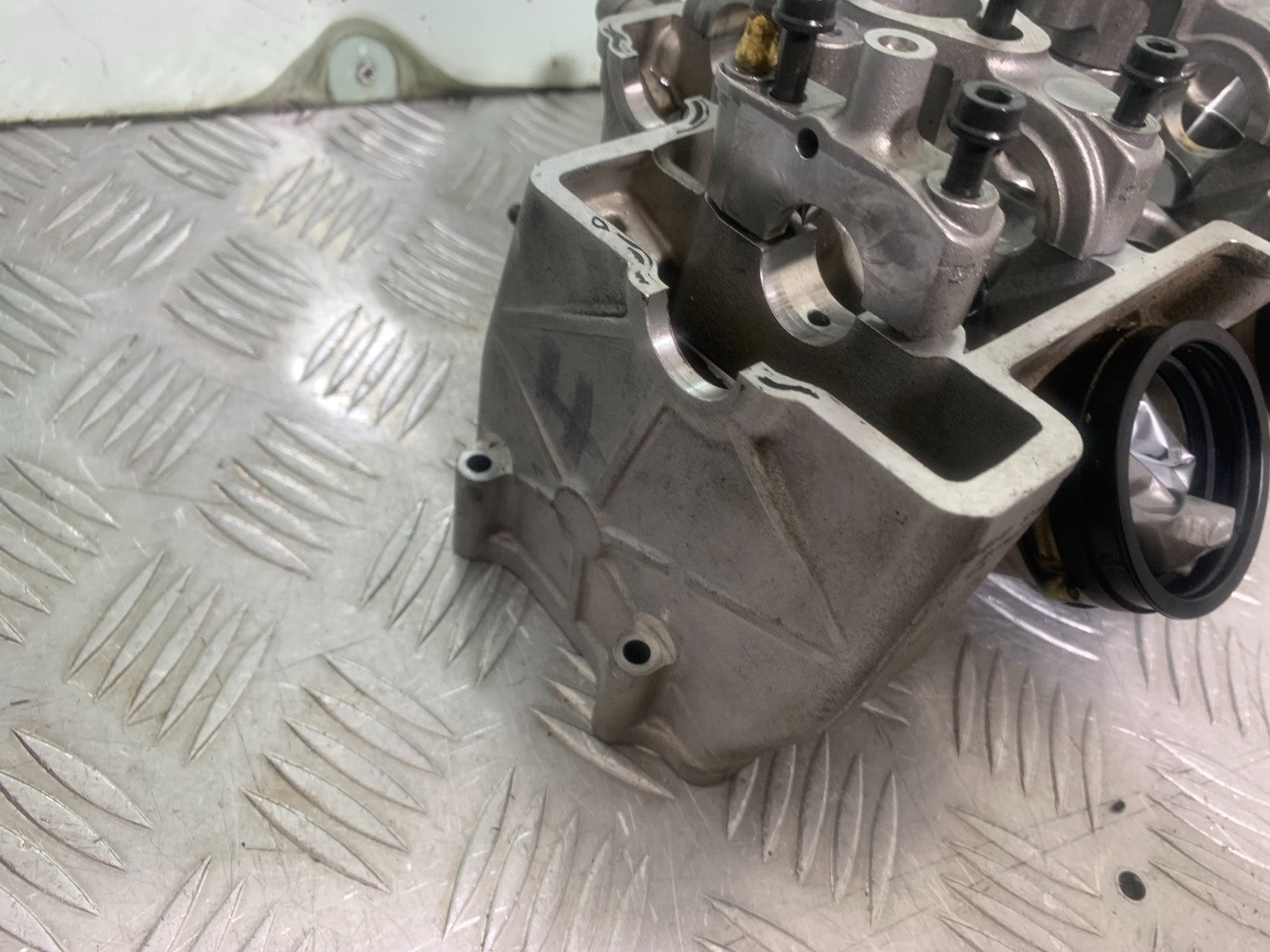 APRILIA RSV4 FACTORY FRONT CYLINDER HEAD   YEAR 2009-2012 (CMB1224)