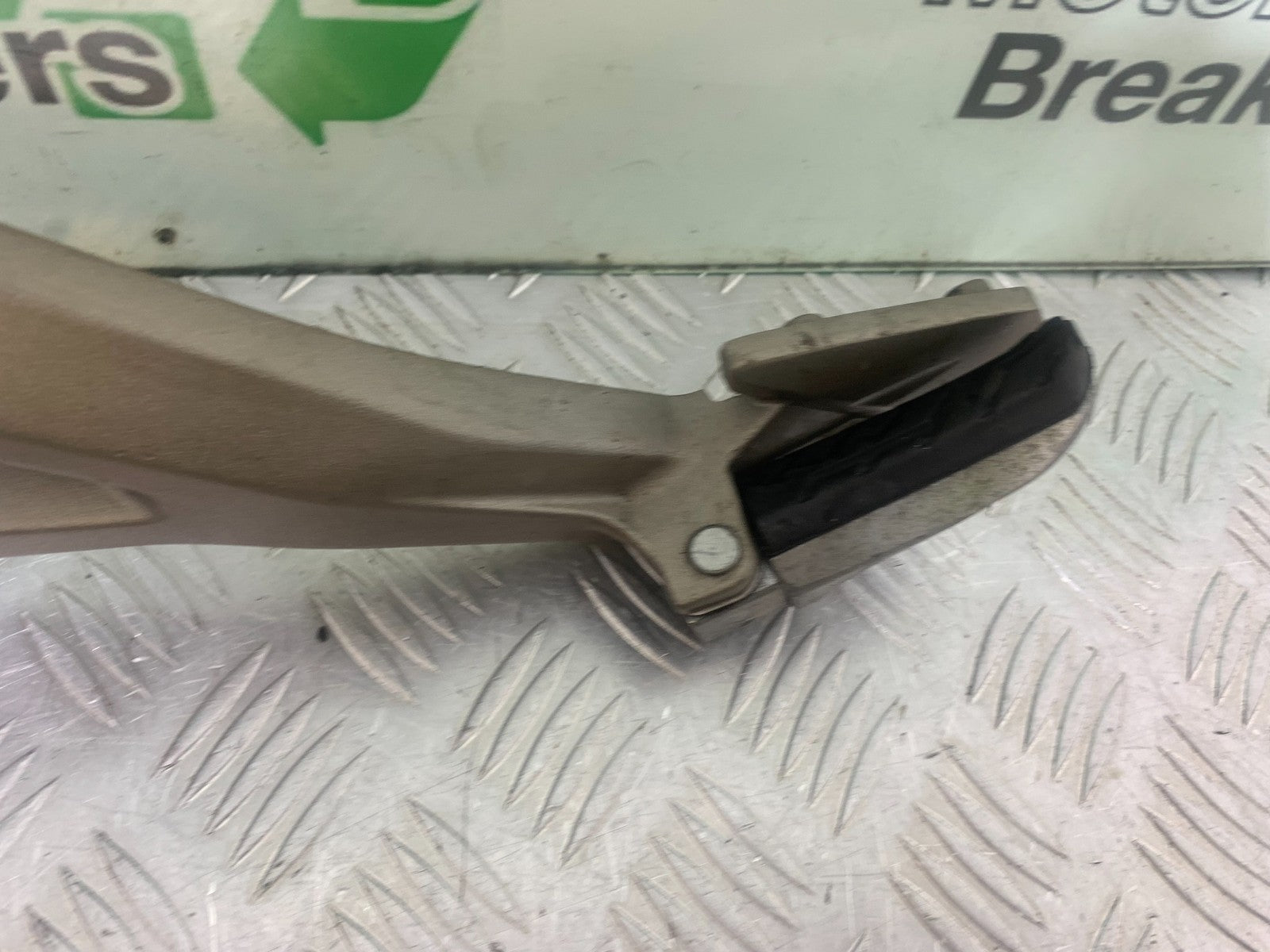 APRILIA SL750 SL 750 SHIVER LEFT HANGER  YEAR 2008-2016 (CMB1242)