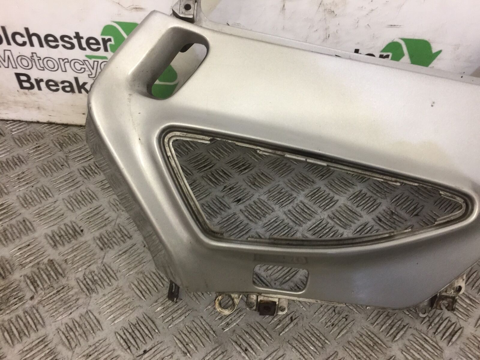 HONDA ST1100 ST 1100 PAN EUROPEAN RIGHT MIDDLE FAIRING YEAR 1992 (STOCK NO 584)