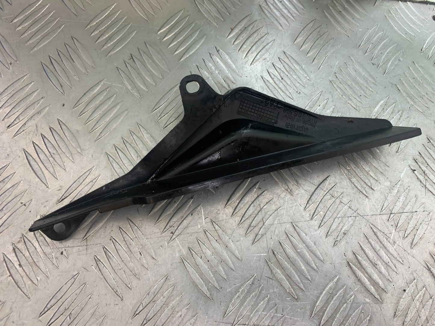 APRILIA RSV1000 R FACTORY MILLE CHAIN GUARD   2004-09 (CMB1203)