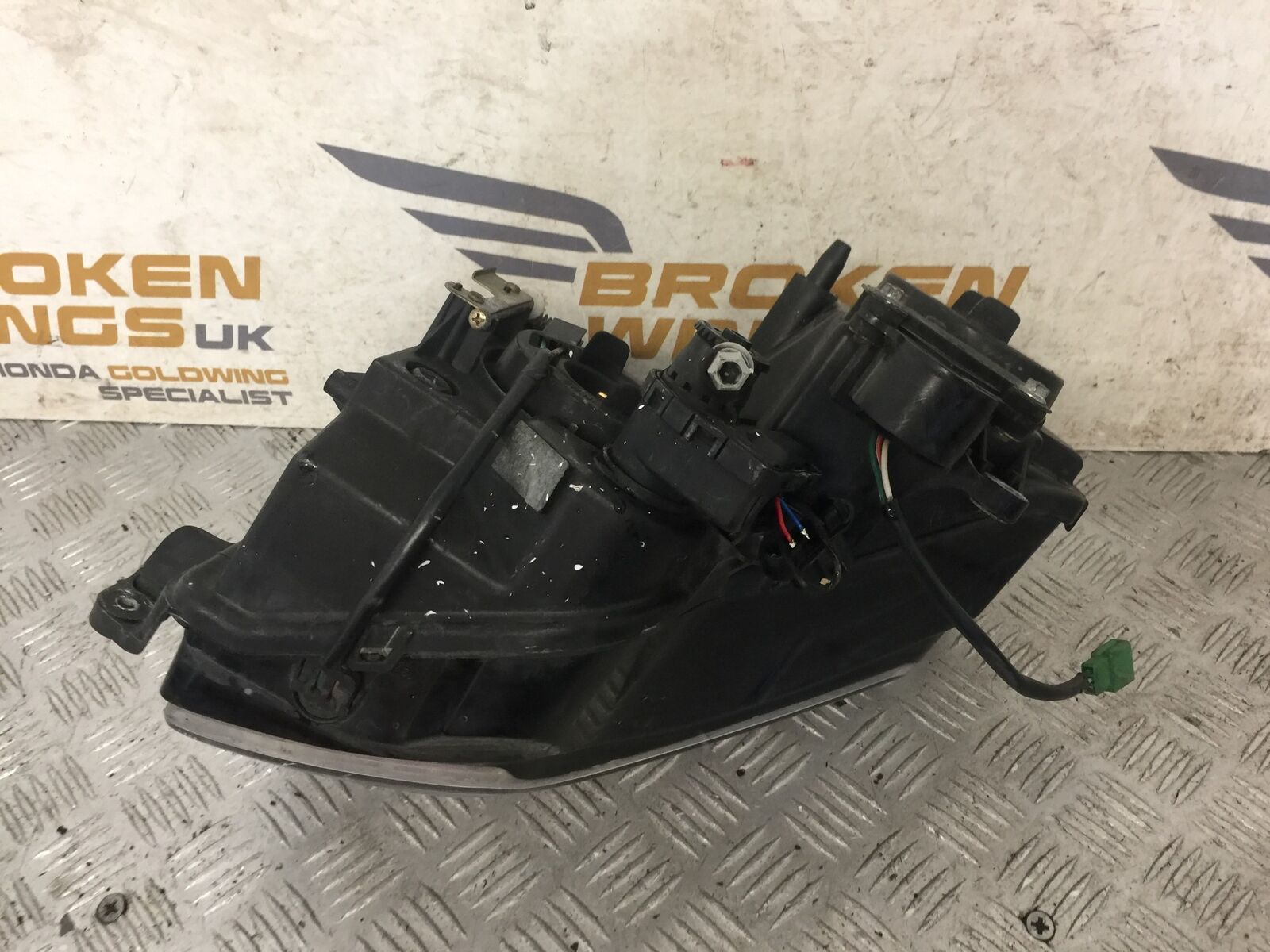 HONDA GL1800 GL 1800 RIGHT HEADLIGHT   YEAR 2004-10 ABS (STOCK 890)