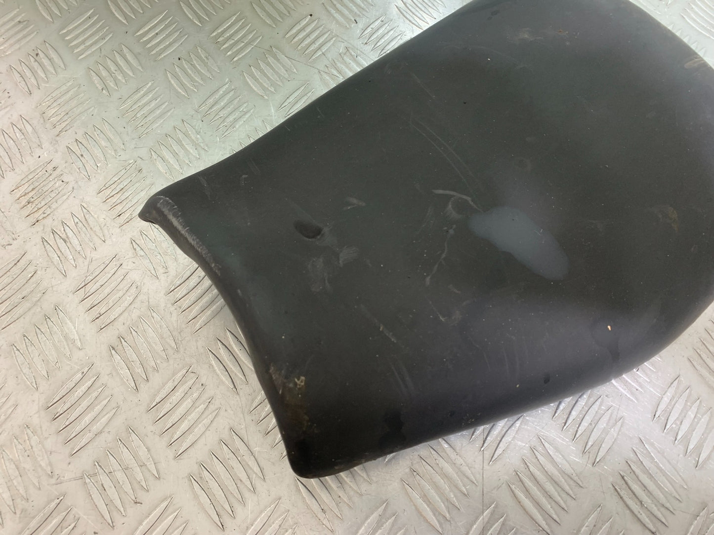 TRIUMPH T509 SPEED TRIPLE FRONT SEAT YEAR 1997-1998 (CMB1144)