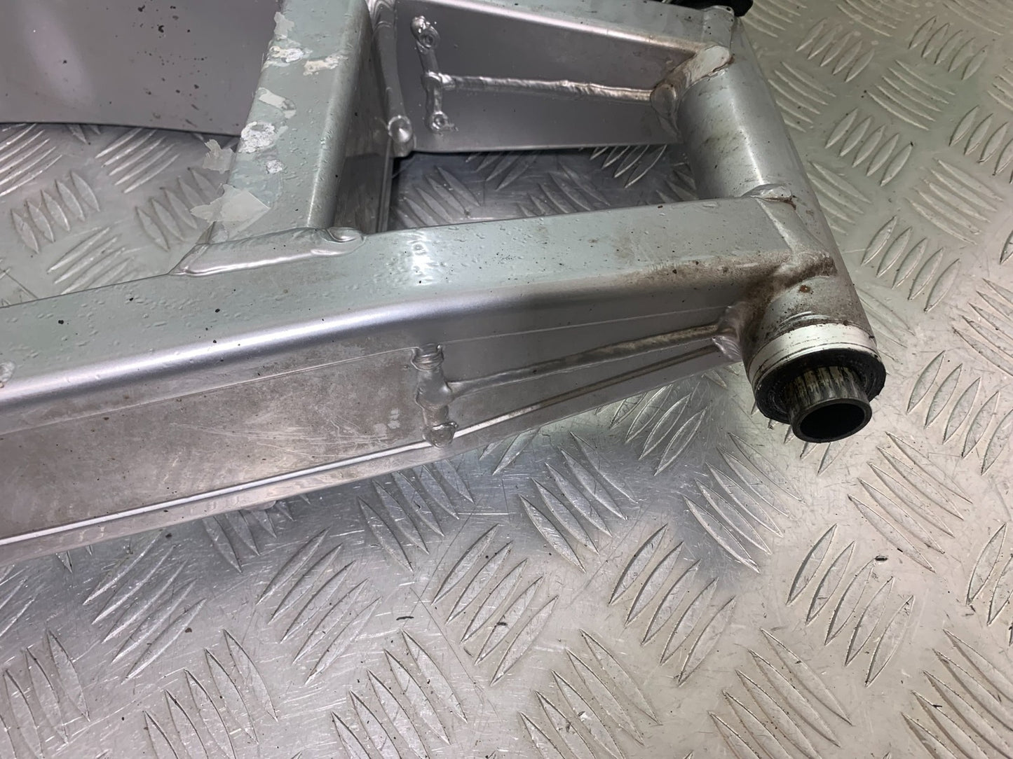 YAMAHA XJR1300 XJR 1300 SWINGARM   YEAR 1999-2003 (CMB1119)
