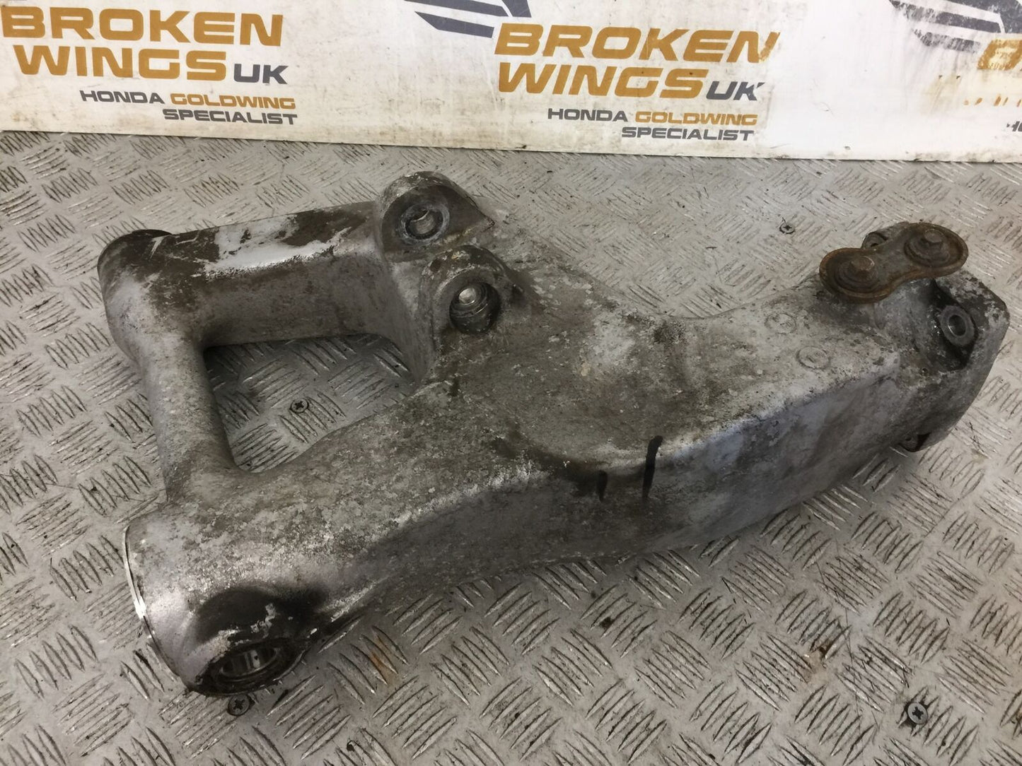 HONDA GL1800 GL 1800 SWINGARM  YEAR 2004-10 ABS (STOCK 890)