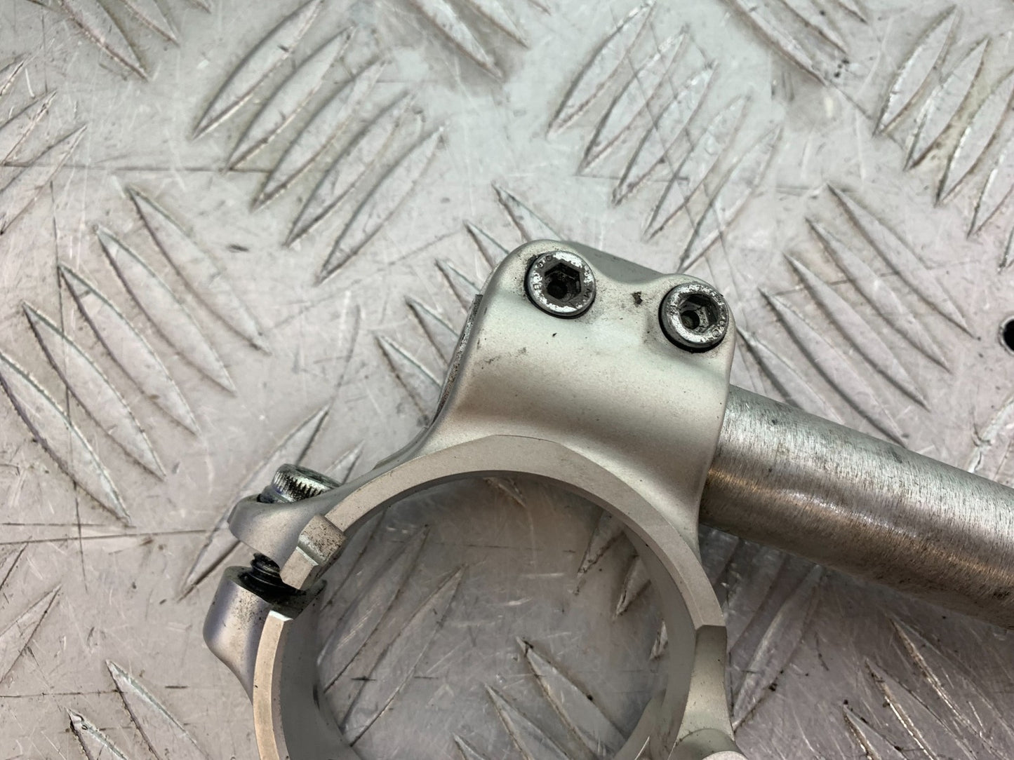 DUCATI 1299 PANIGALE RIGHT HANDLEBAR YEAR 2016 (CMB 1187)