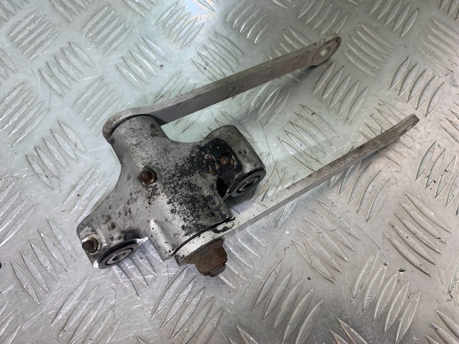 KAWASAKI ZX6R ZX6 J REAR SHOCK LINKAGE  YEAR 2000 (CMB1129)