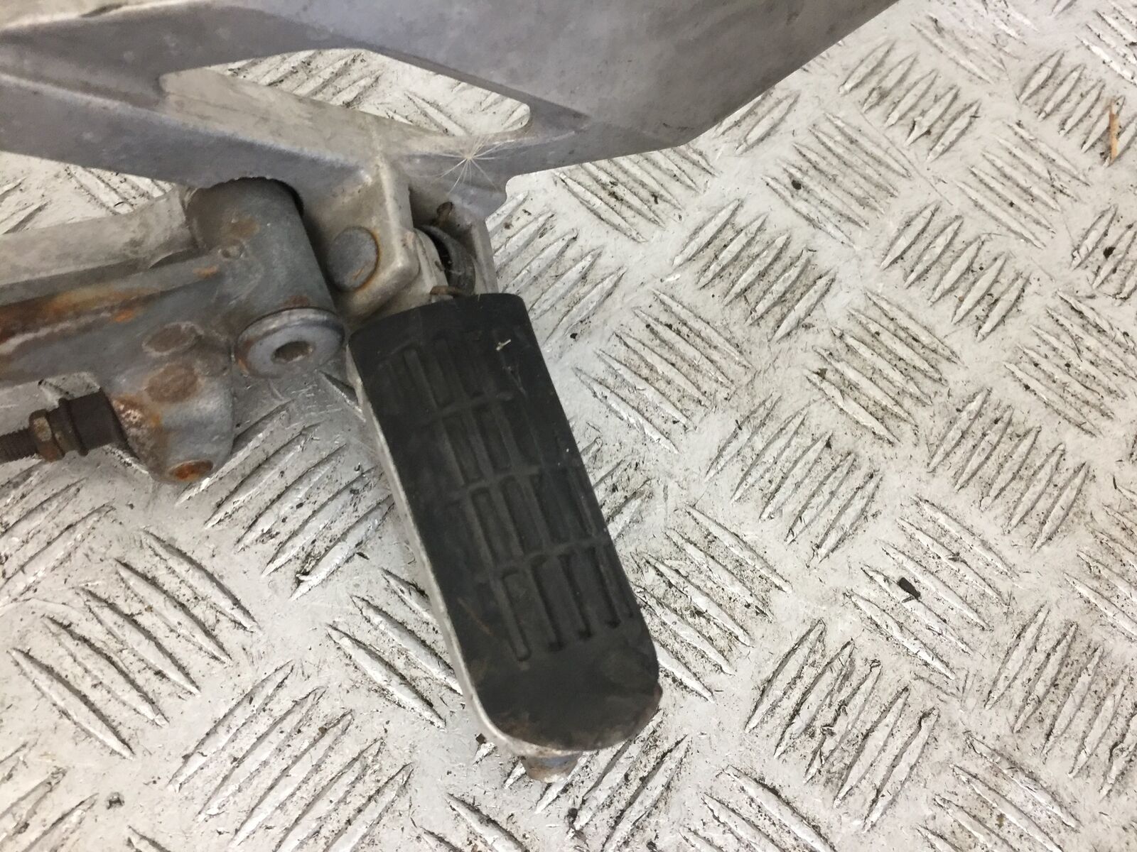 HONDA CBR600 CBR 600 FRONT LEFT HANGER  YEAR 1997-98 (STOCK 892)