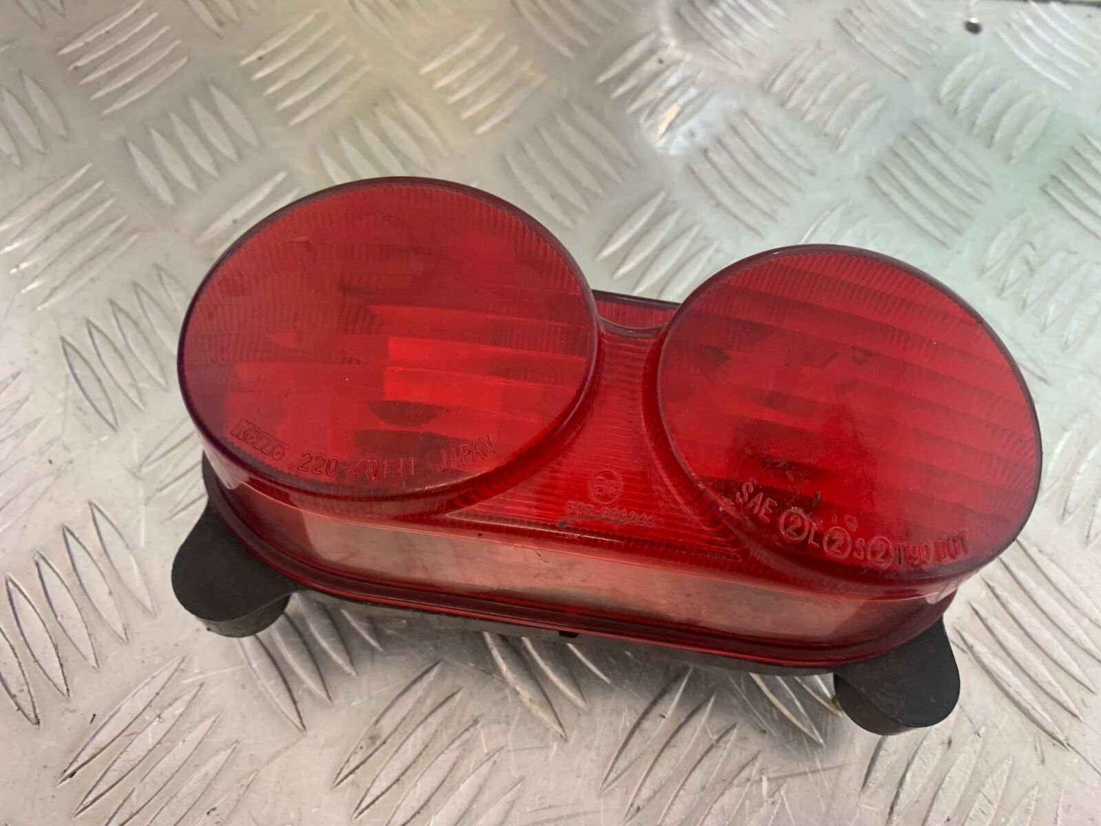 KAWASAKI Z750 ZR750 ZR-7S REAR LIGHT   YEAR 1999-05 (CMB1135)