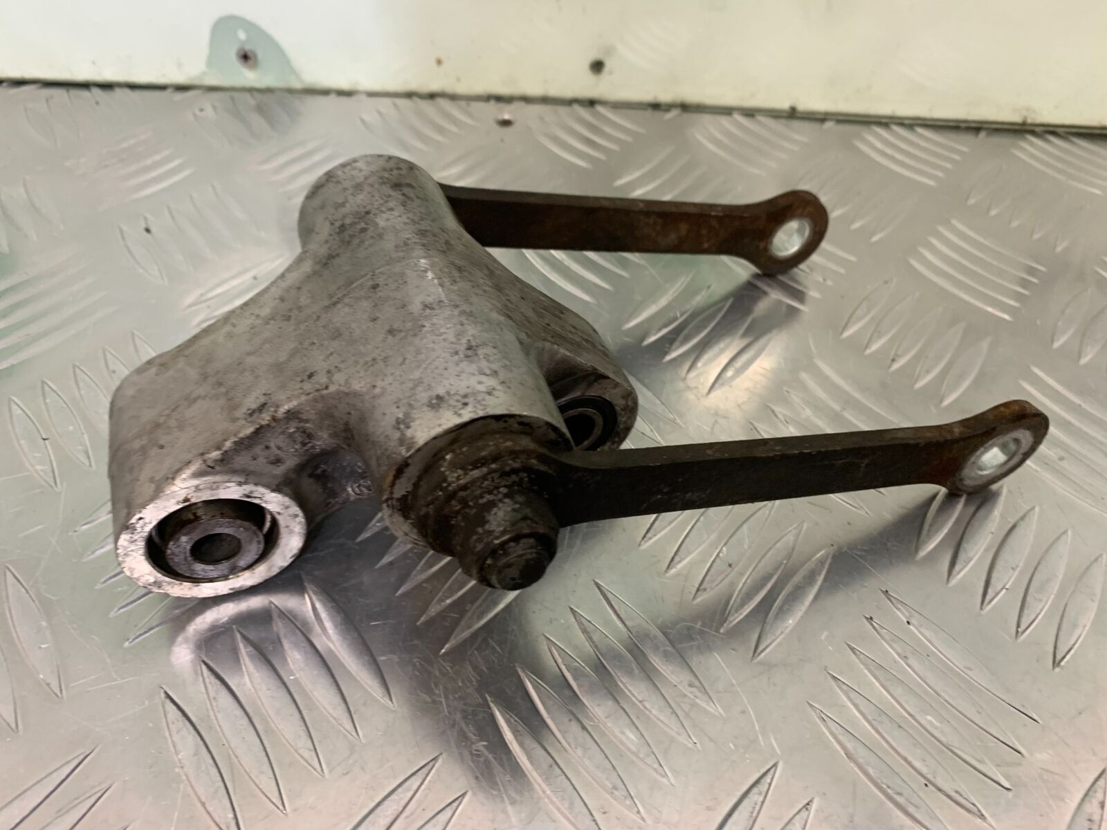 YAMAHA FZS600 FAZER 600  SHOCK LINKAGE YEAR 1998-2001 (STOCK 958)