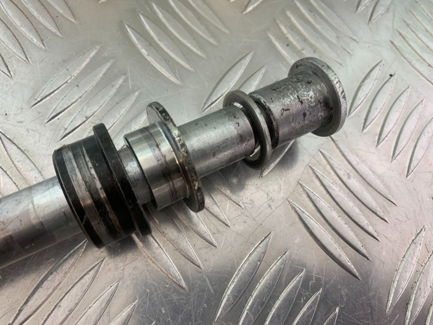 KAWASAKI Z1000 Z 1000 SX REAR WHEEL SPINDLE YEAR 2011-13 (CMB1000)
