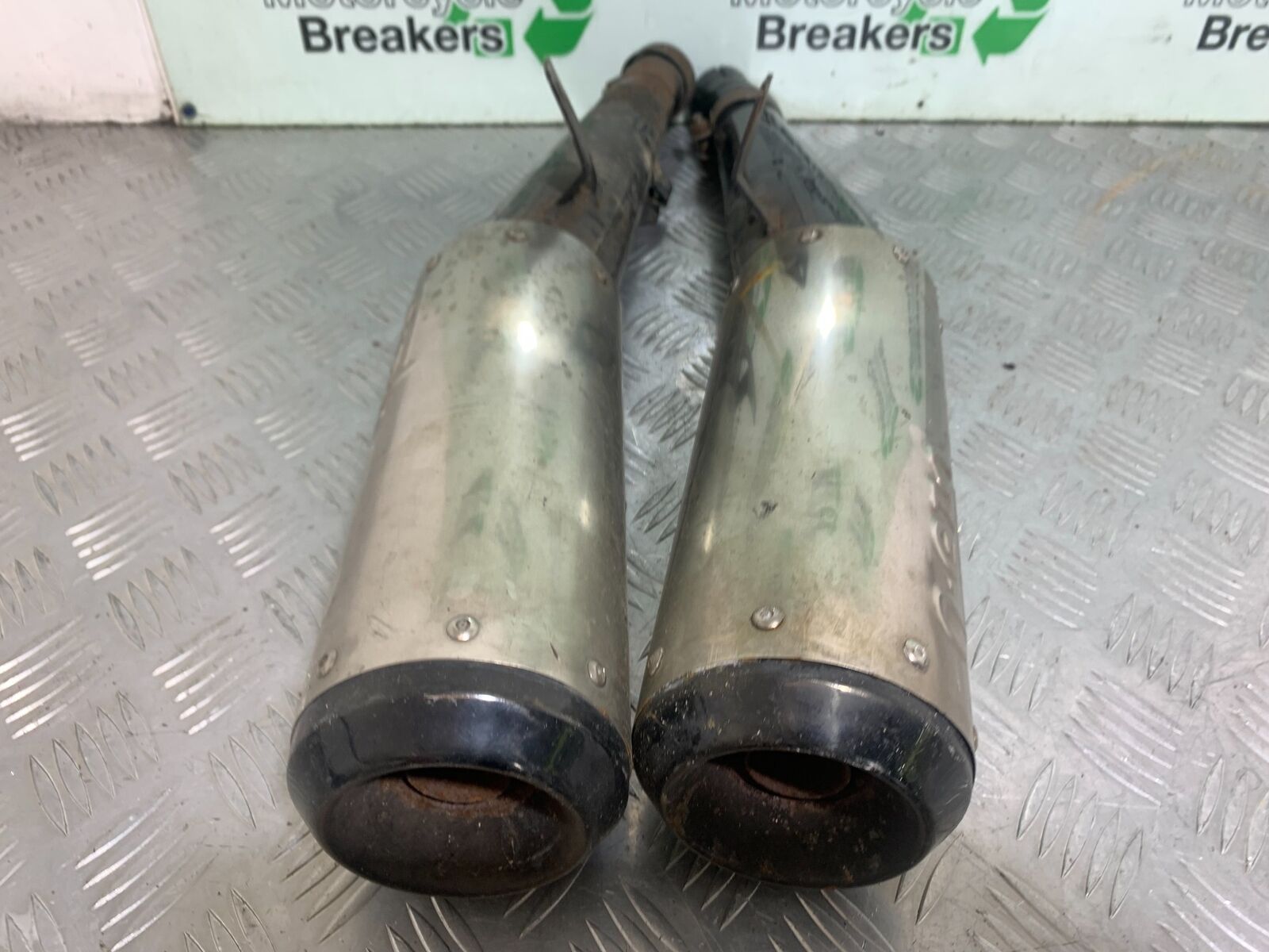 YAMAHA FJ1100 FJ 1100 MOTAD N-ETA SILENCERS YEAR 1984-1985 (CMB1101)