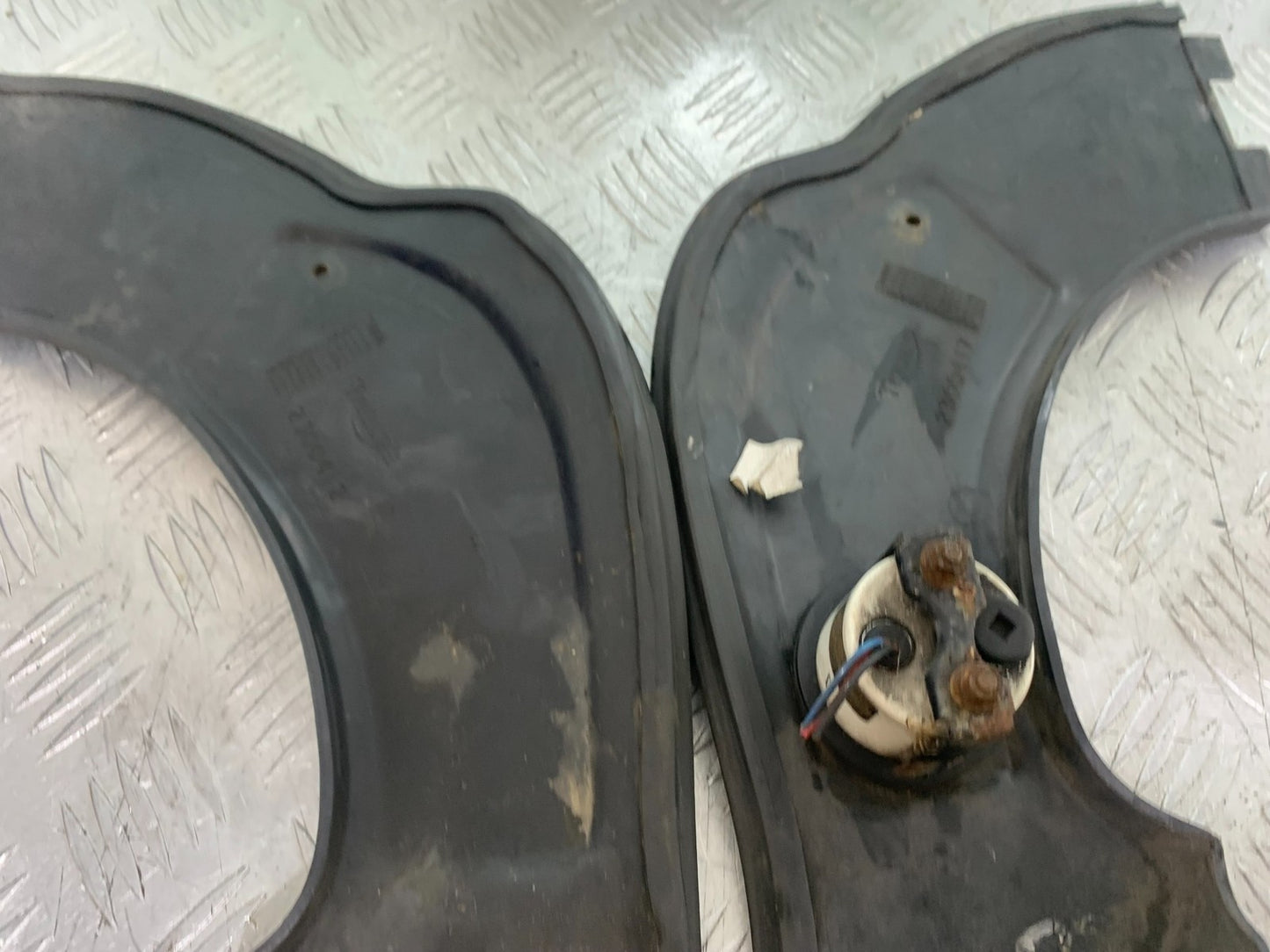TRIUMPH TROPHY 900 LEFT AND RIGHT TOP INNER INFILLS   YEAR 1991-95 (CMB1251)