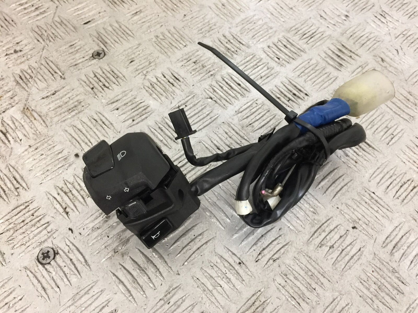 YAMAHA MT03 LEFT SWITCH GEAR  YEAR 2018  (STOCK 801)