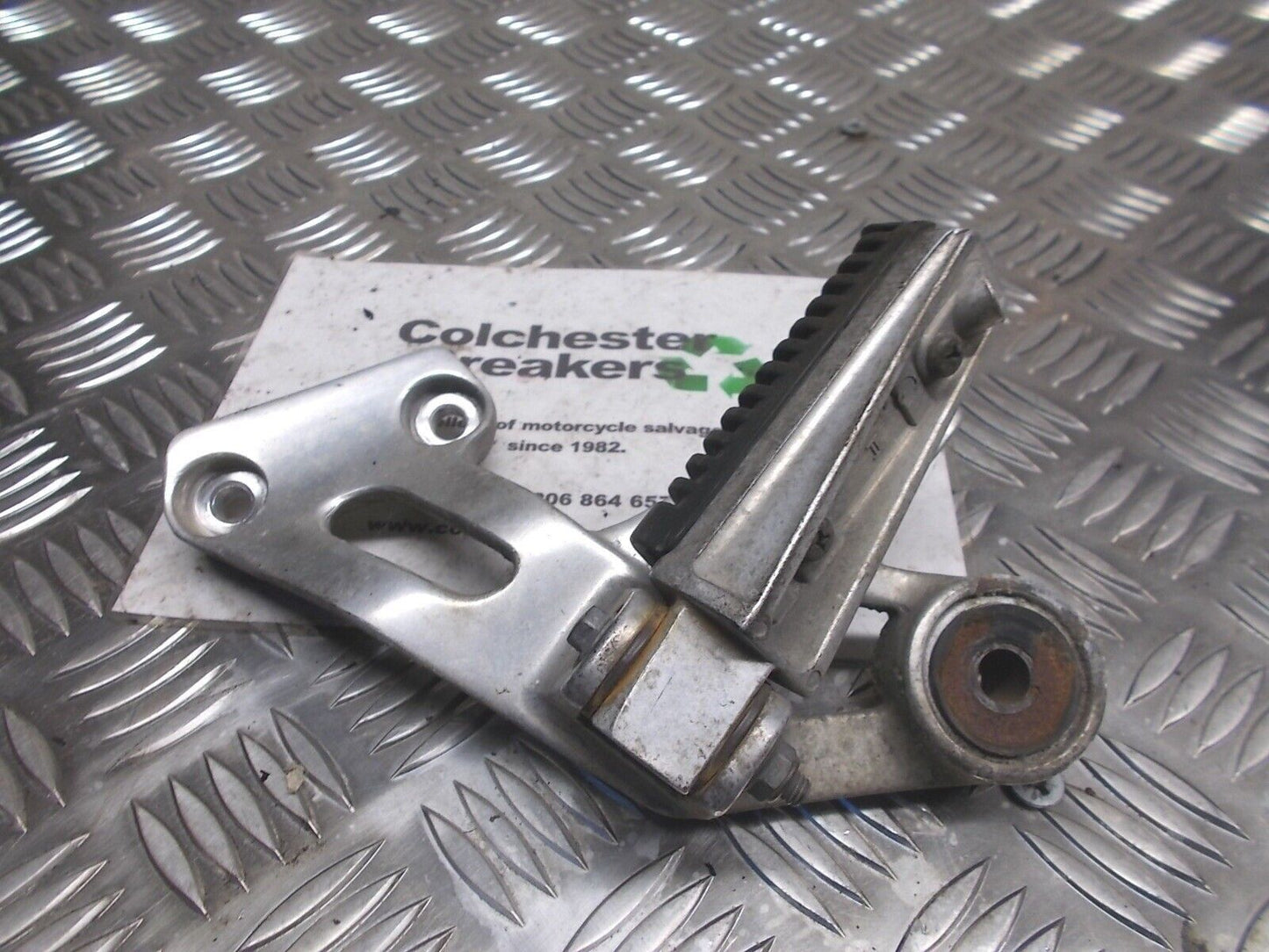 YAMAHA XJ900 XJ 900 DIVERSION LEFT REAR HANGER AND PEG  YEAR 1994 2003