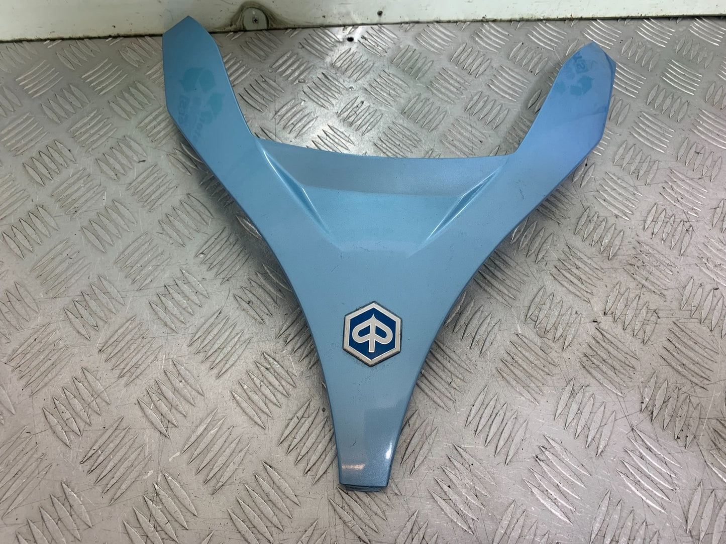 PIAGGIO MP3 250 ie HEADLIGHT SURROUND  YEAR 2007 (CMB1307)