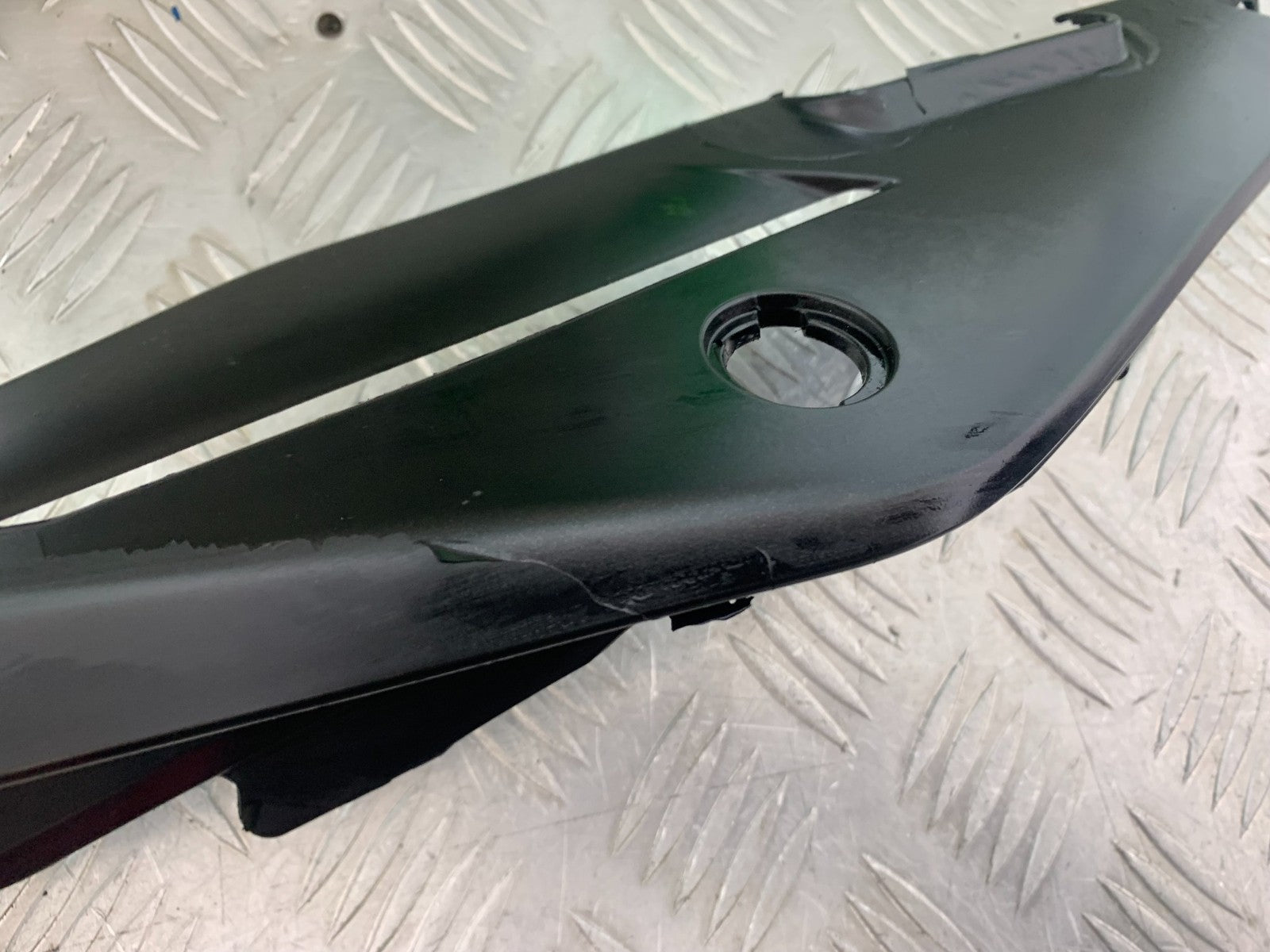 APRILIA TUONO 1000 V4 LEFT SEAT PANEL   YEAR 2013-2014  (CMB1239)