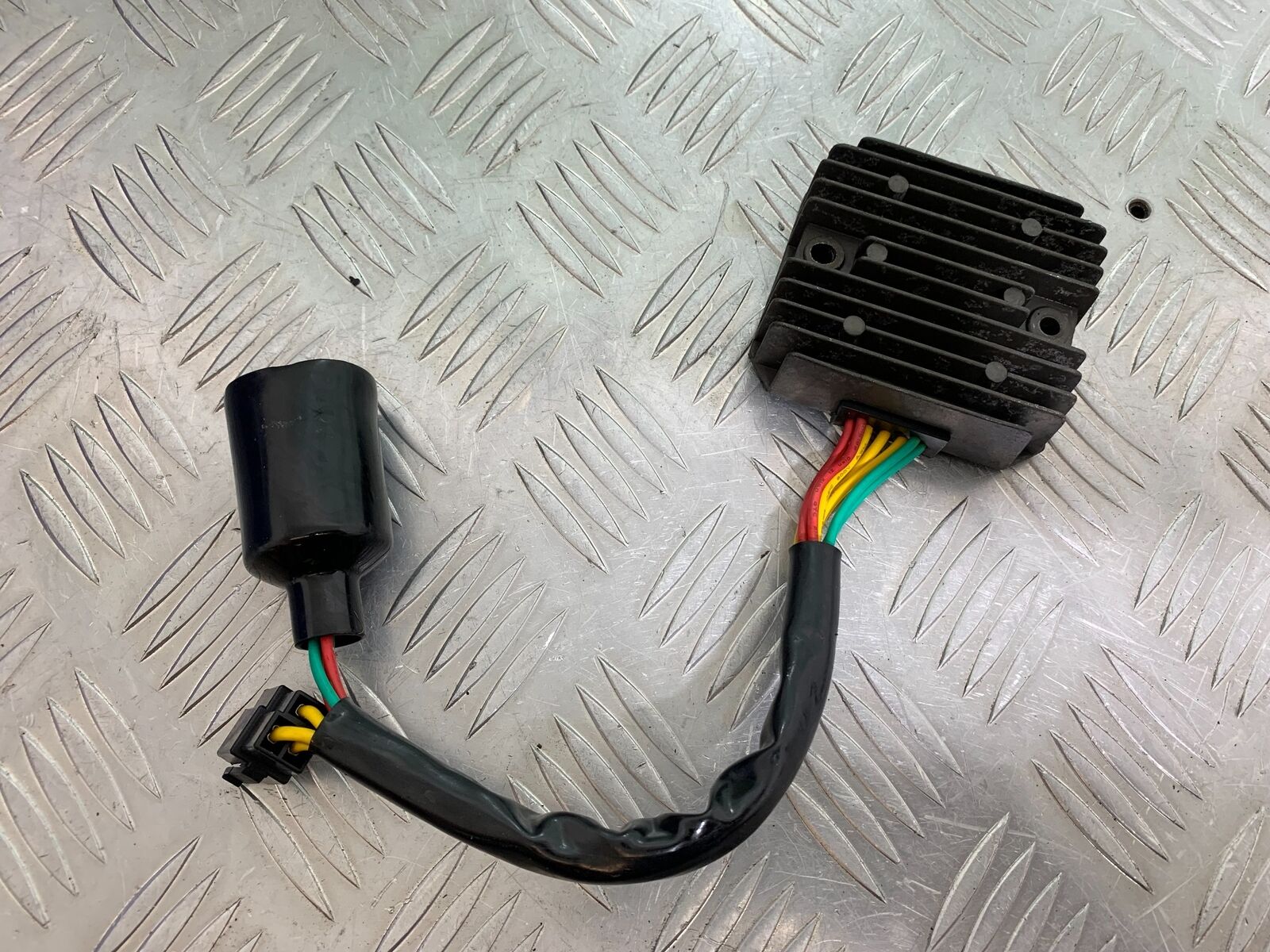 HONDA NTV 650 REVERE REGULATOR  YEAR 1988-1996 (CMB1025))
