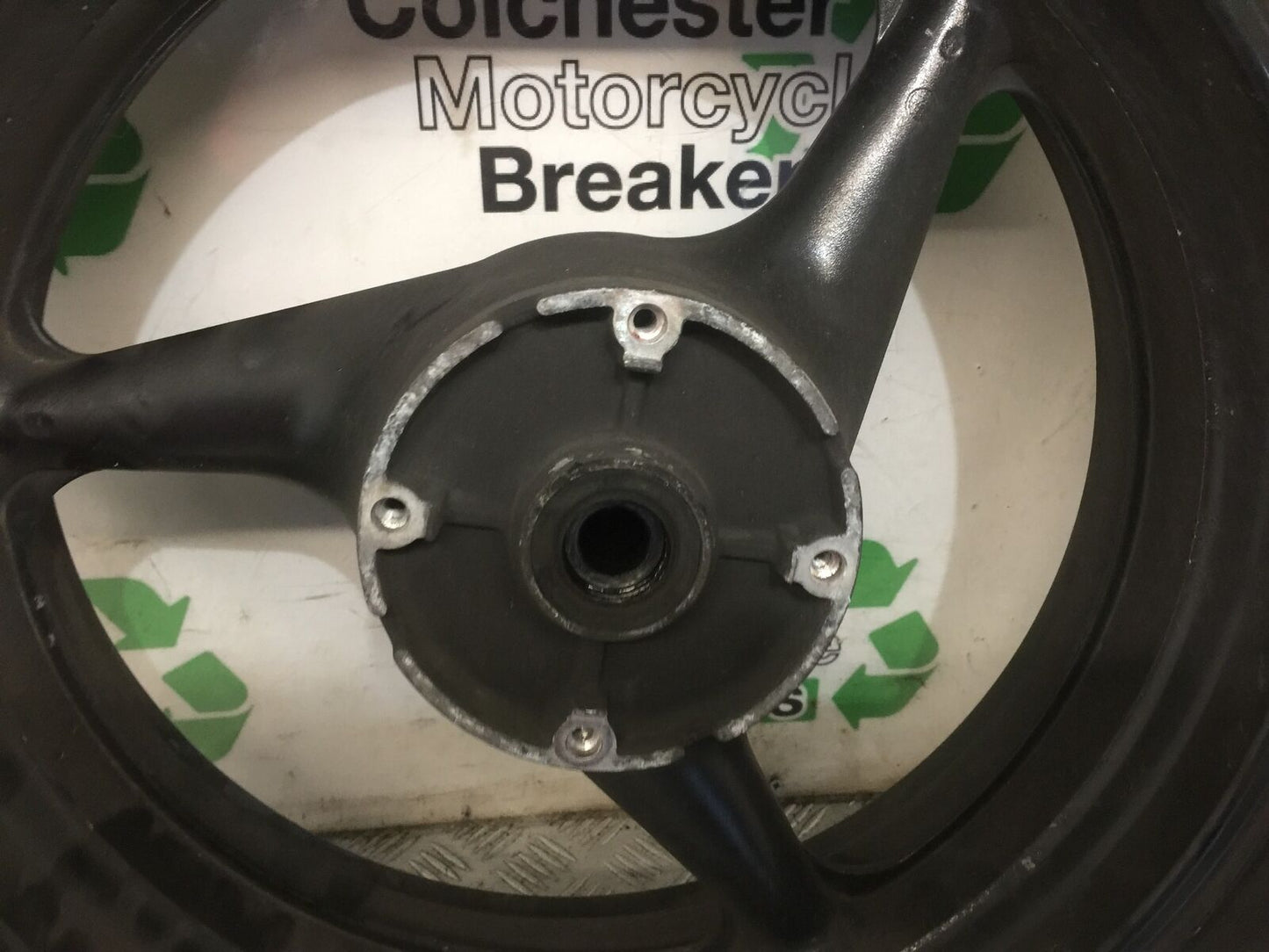 HONDA CBR600 CBR 600 F4I REAR WHEEL YEAR 2002  (STOCK 867)