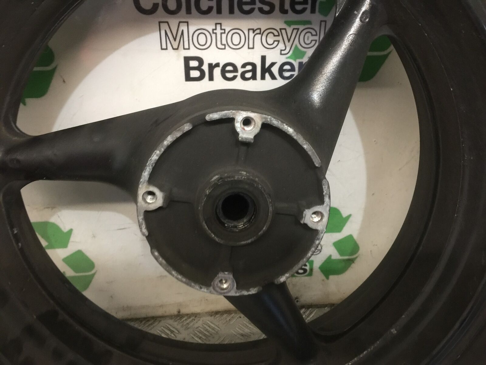 HONDA CBR600 CBR 600 F4I REAR WHEEL YEAR 2002  (STOCK 867)