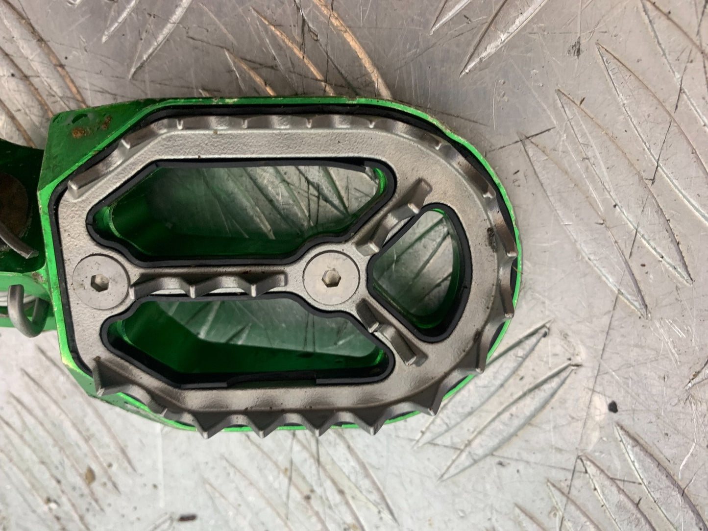 KAWASAKI KXF450 KXF 450 FOOTPEGS  YEAR 2013 CMB1217)