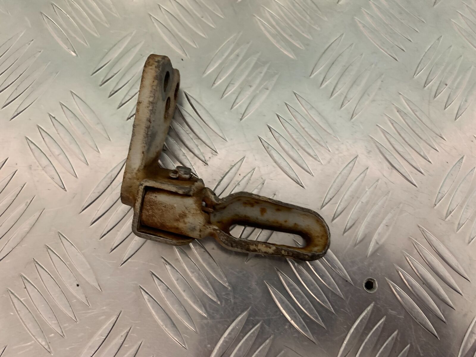 YAMAHA XT250 XT 250 FOOTPEG  YEAR 1980-1982  (STOCK 944)