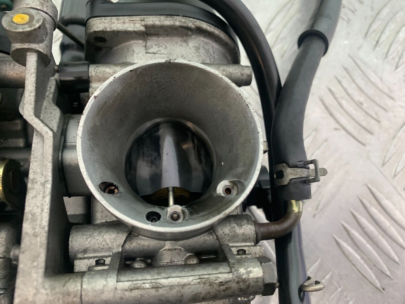 YAMAHA XVS 1100 DRAGSTAR CARBS  YEAR 2000-2007 (CMB1108)