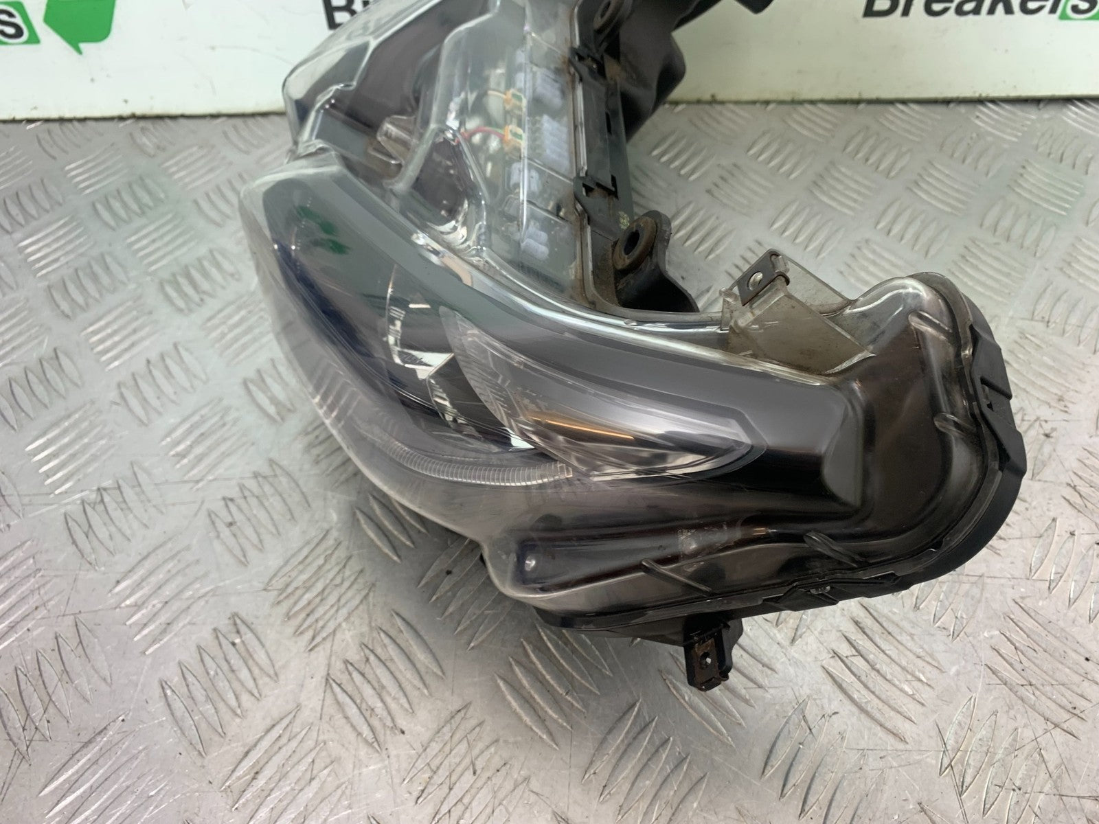 YAMAHA XMAX 300 HEADLIGHT  YEAR 2017-2020 (CMB1218)