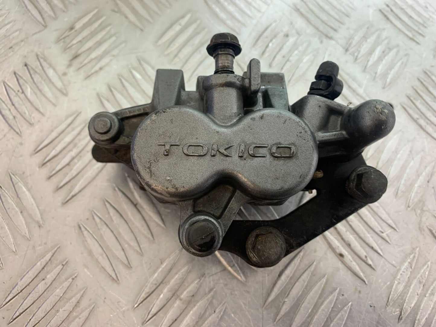 KAWASAKI Z750 ZR750 ZR-7S REAR BRAKE CALIPER  YEAR 1999-05 (CMB1135)