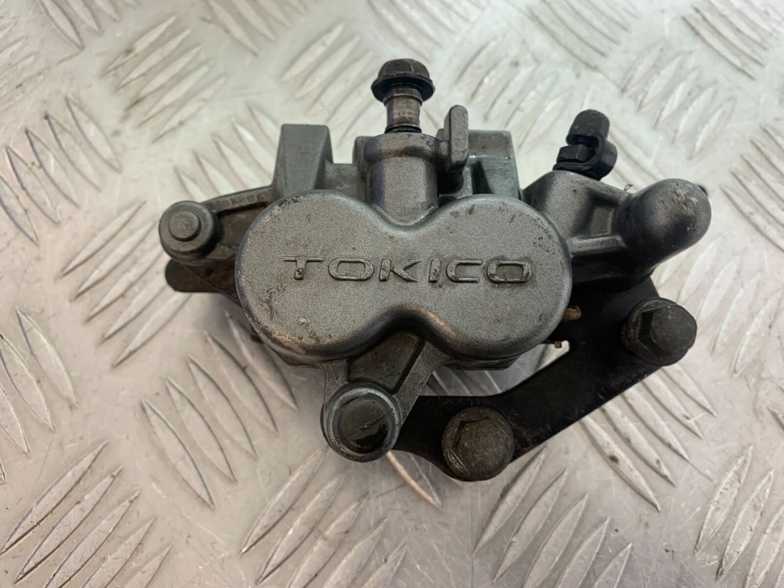 KAWASAKI Z750 ZR750 ZR-7S REAR BRAKE CALIPER  YEAR 1999-05 (CMB1135)