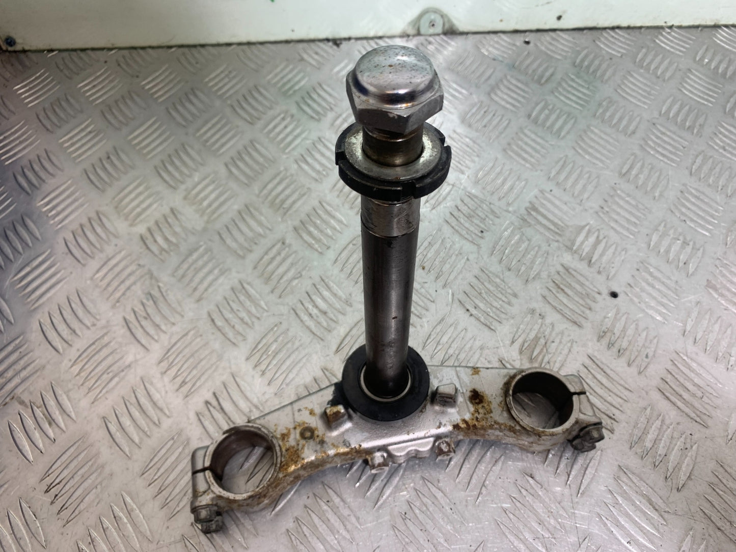 SUZUKI GSF600 GSF 600 BANDIT BOTTOM YOKE YEAR 2001-2003 (CMB1157)
