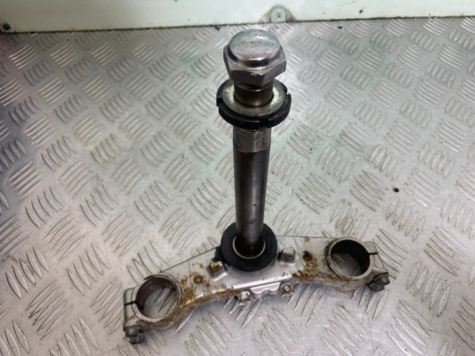 SUZUKI GSF600 GSF 600 BANDIT BOTTOM YOKE YEAR 2001-2003 (CMB1157)