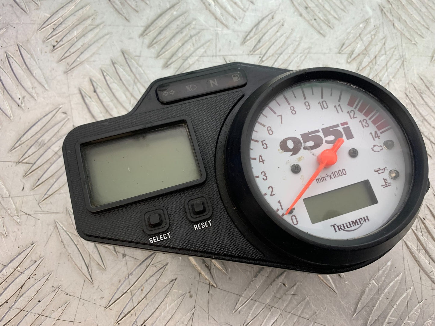 TRIUMPH 955i DAYTONA CLOCKS SPEEDO DASH  YEAR 2002-2006 (CMB1229)