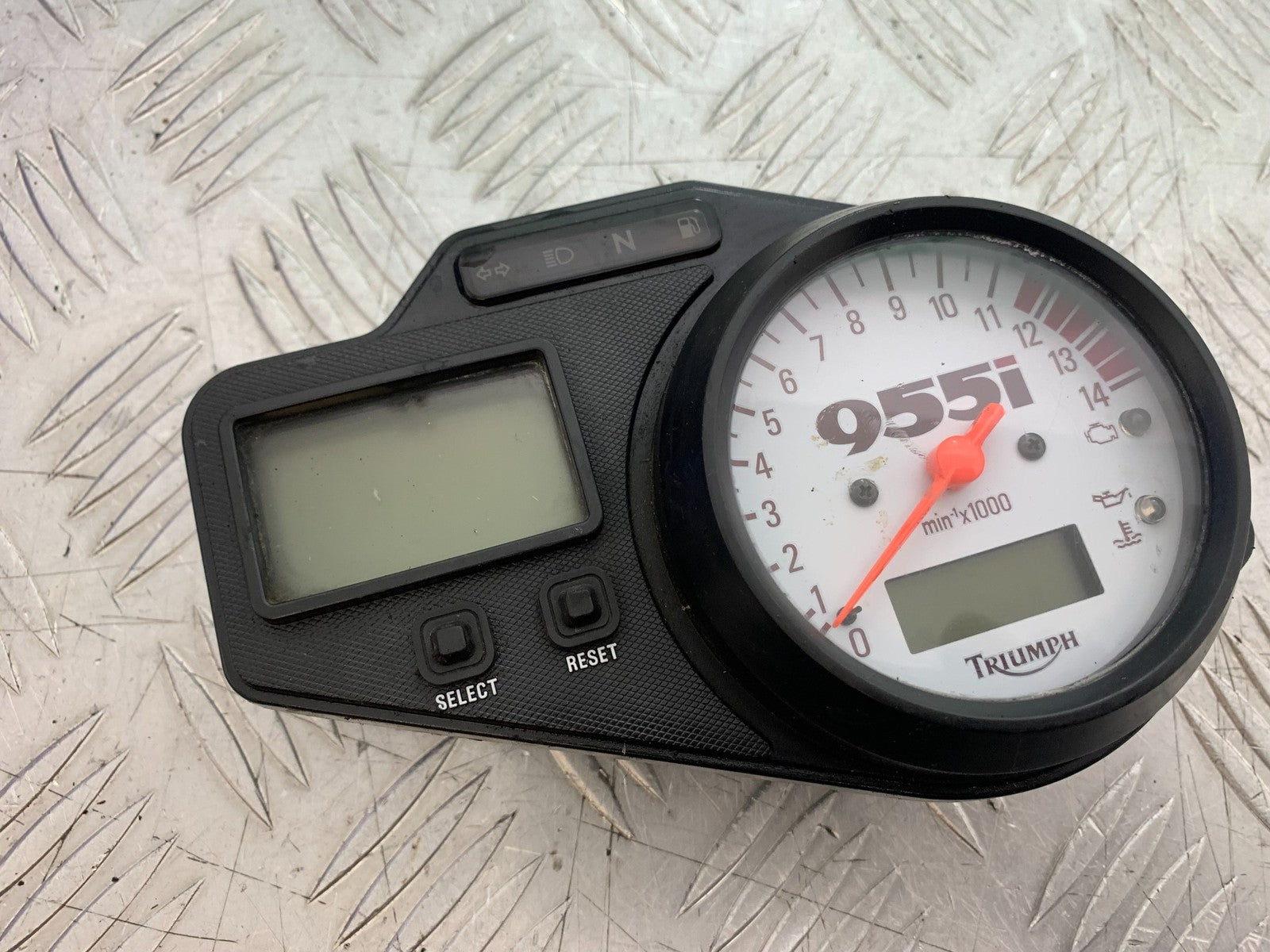 TRIUMPH 955i DAYTONA CLOCKS SPEEDO DASH  YEAR 2002-2006 (CMB1229)
