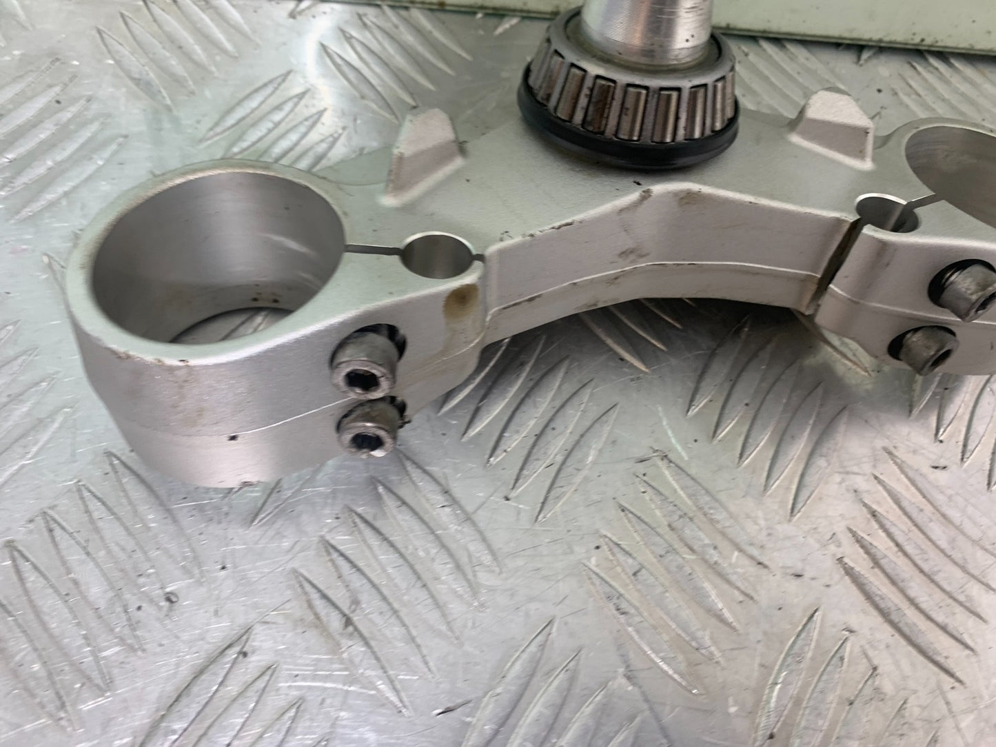 TRIUMPH 675 STREET TRIPLE BOTTOM YOKE  2013-2016 (CMB1186)