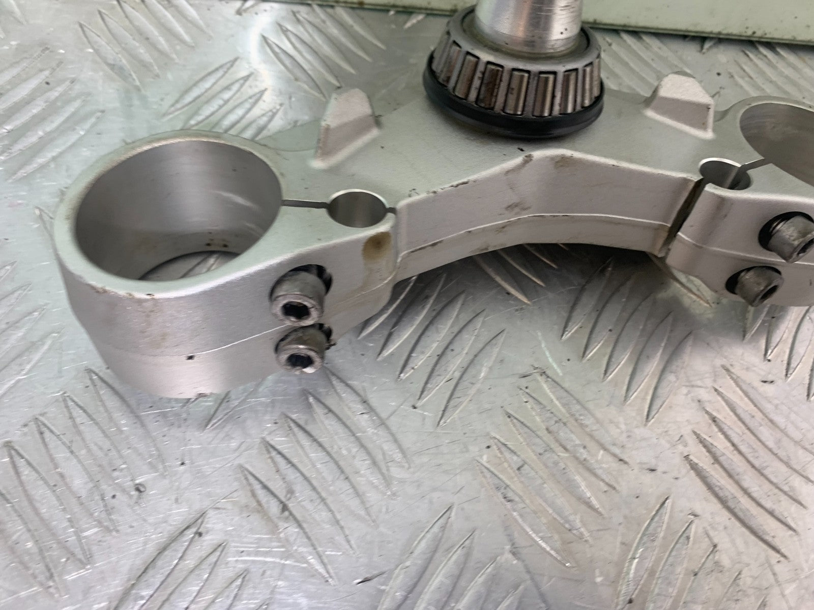 TRIUMPH 675 STREET TRIPLE BOTTOM YOKE  2013-2016 (CMB1186)