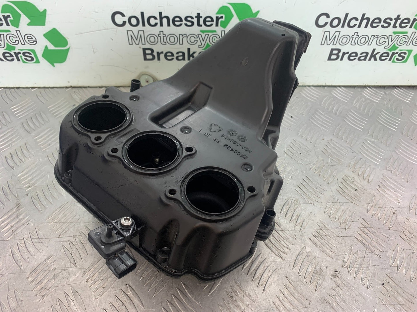 TRIUMPH 675 STREET TRIPLE R AIRBOX  YEAR 2013 - 2016 (CMB1221)