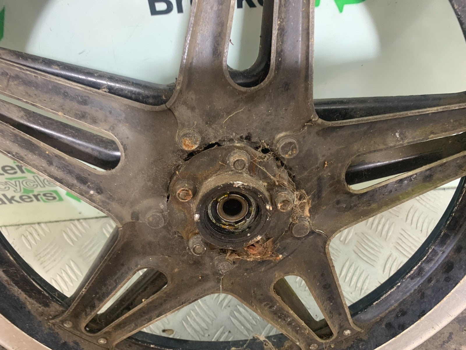 HONDA GL500 GL 500 SILVERWING FRONT WHEEL YEAR 1981-82 (CMB1168)