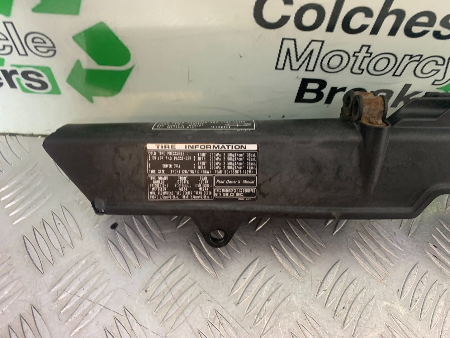 HONDA VFR800 PRE V-TEC CHAIN GUARD YEAR 1998-2001 (CMB1233)