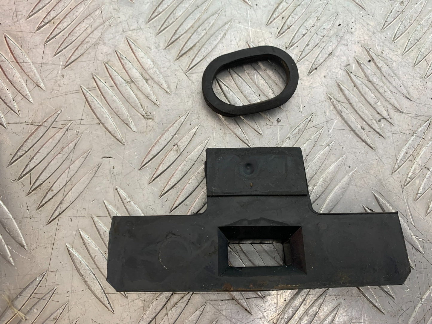 YAMAHA XJ600 XJ 600 DIVERSION PETROL TANK RUBBER  1998-2000 (CMB1191)