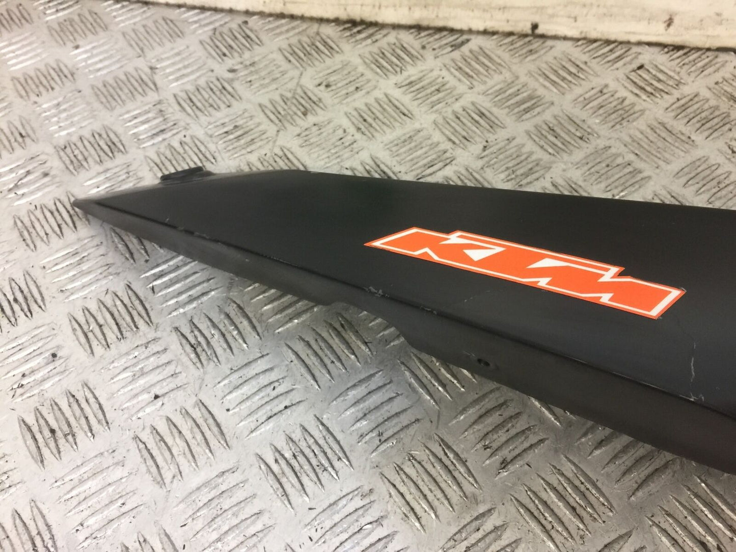 KTM 990 SUPERMOTO RIGHT SEAT PANEL YEAR 2008 (STOCK 662)