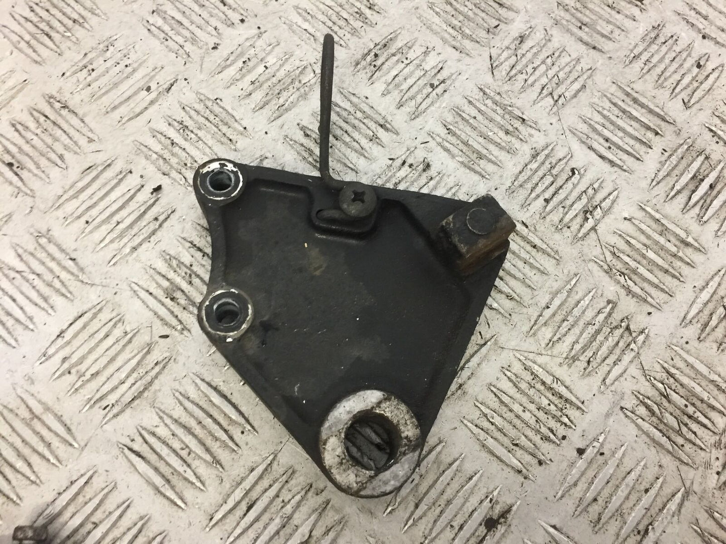 HYOSUNG GT250 COMET REAR CALIPER BRACKET   YEAR 2007 (STOCK 682)