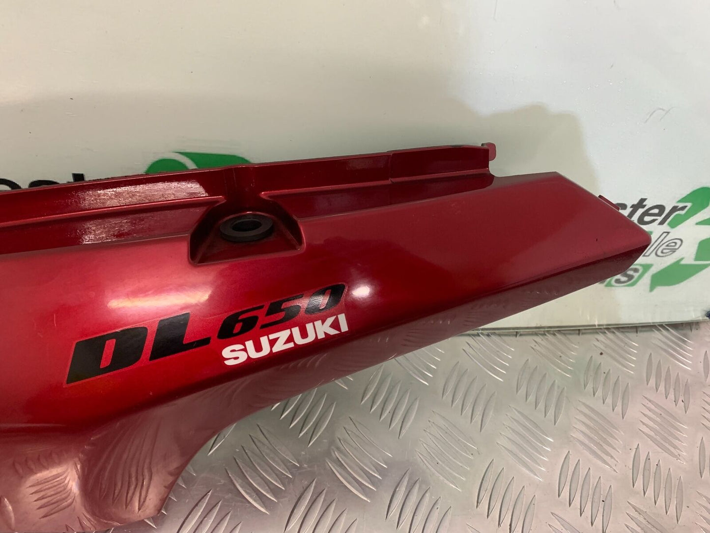 SUZUKI DL 650 V-STROM RIGHT SEAT PANEL  YEAR 2006 2011 (STOCK 954)