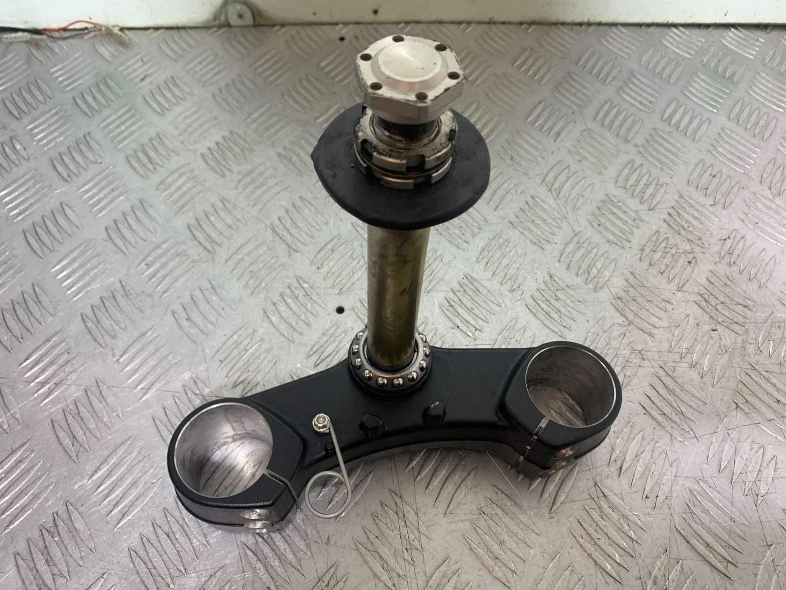 TRIUMPH 1050 SPEED TRIPLE BOTTOM YOKE  YEAR 2005-2007 (CMB1322)