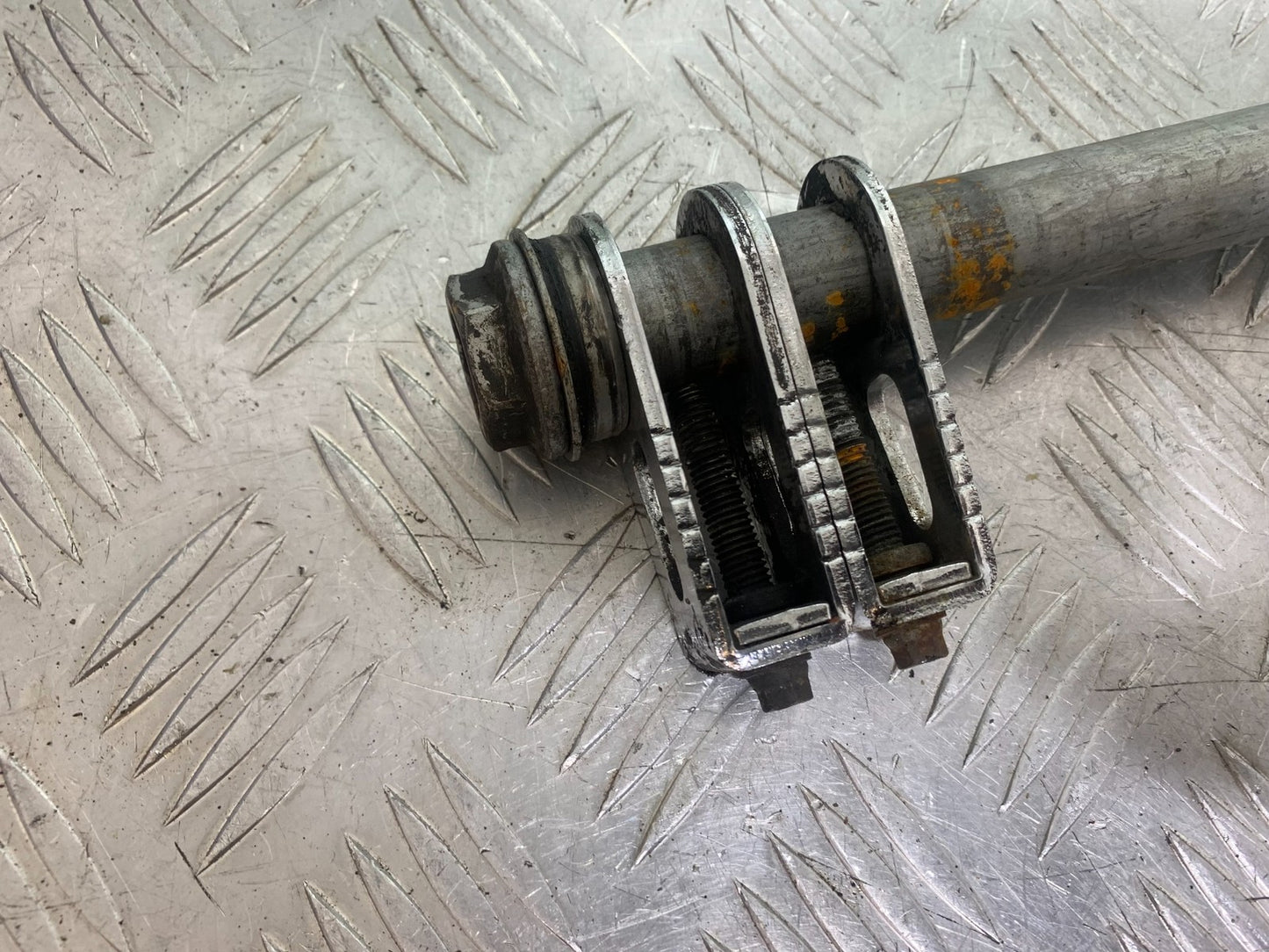 HONDA CBR600 CBR 600 RR REAR WHEEL SPINDLE   YEAR 2003-2004 CMB1173)