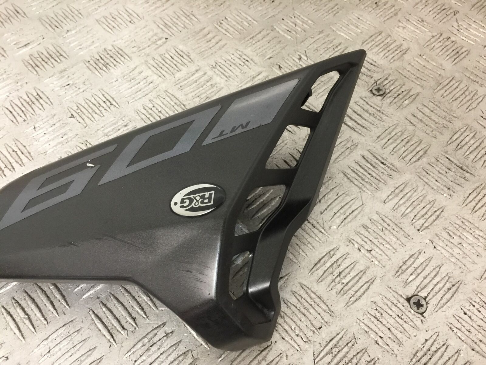 YAMAHA MT09 MT-09 LEFT FAIRING PANEL  YEAR 2018 (STOCK 906)