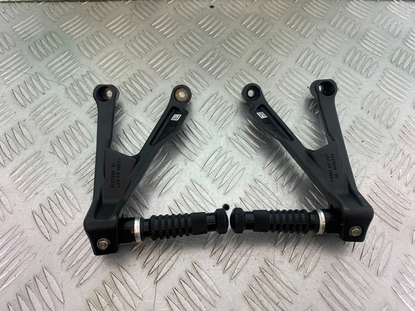 BMW M1000 R REAR HANGERS AND PEGS YEAR 2023-2024 (CMB1140)